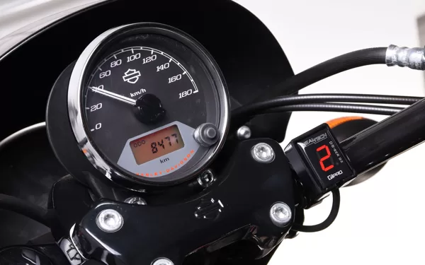 Индикатор передачи GIpro DS-series G2 на мотоцикле Harley-Davidson