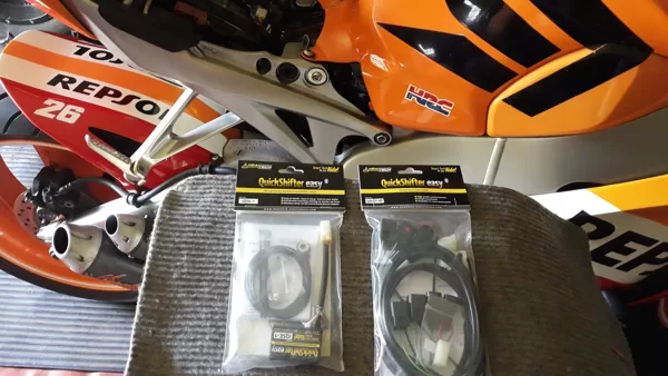 Установка квикшифтера IQSE-1 на литровый Fireblade